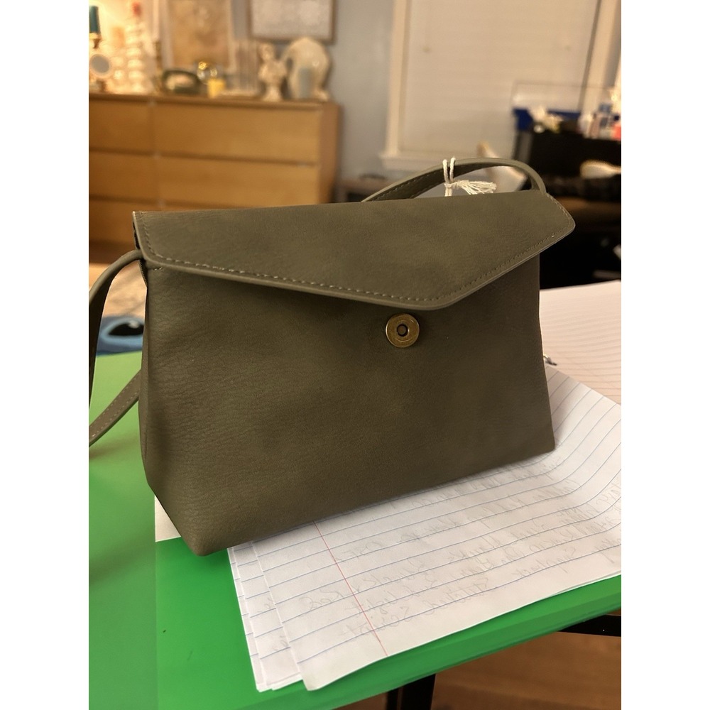 NWT Universal Thread Dk Gray Suede Purse 5" X  8" Snap‎ Closure Shoulder Strap